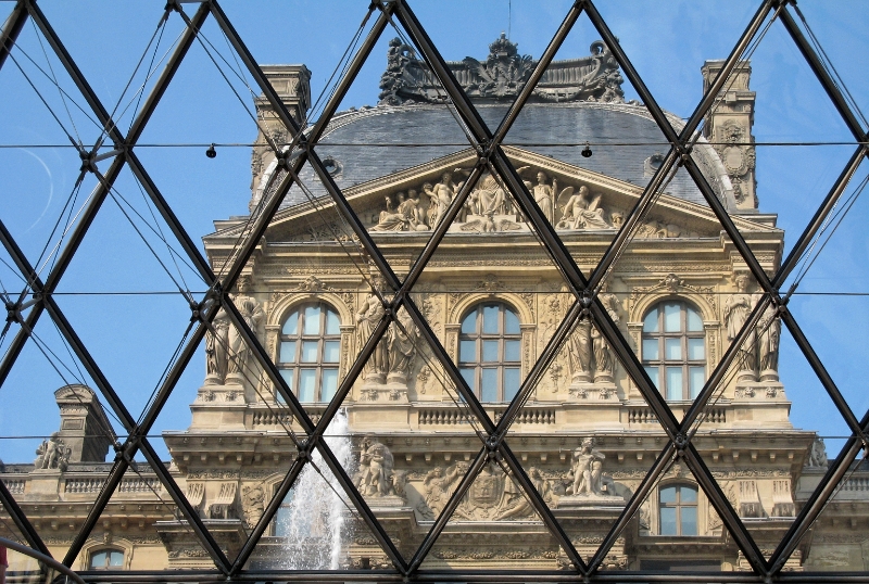 Louvre pyramid, Paris France.jpg - Louvre pyramid